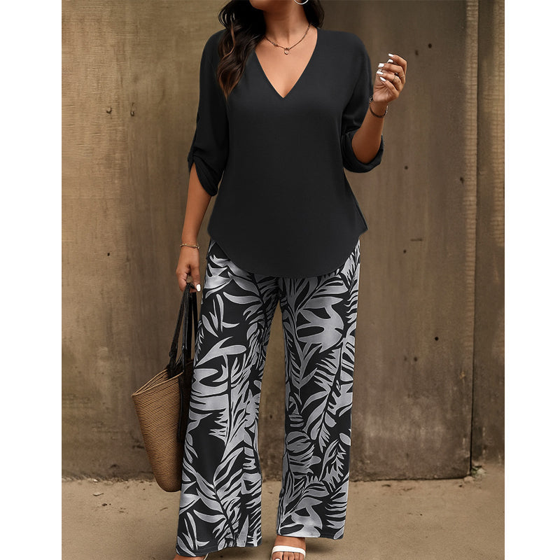Set aus Damenbluse mit V-Ausschnitt und bedruckter Hose mit weitem Bein